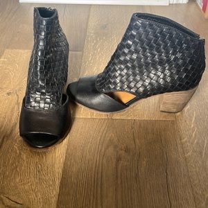 Patricia Nash leather Rosetta open toe bootie size 8